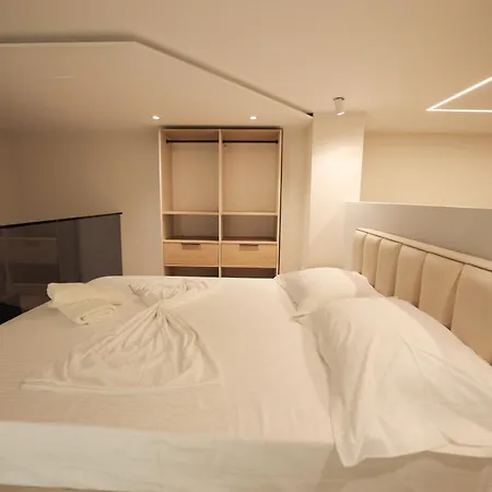 Apartment Duplex *